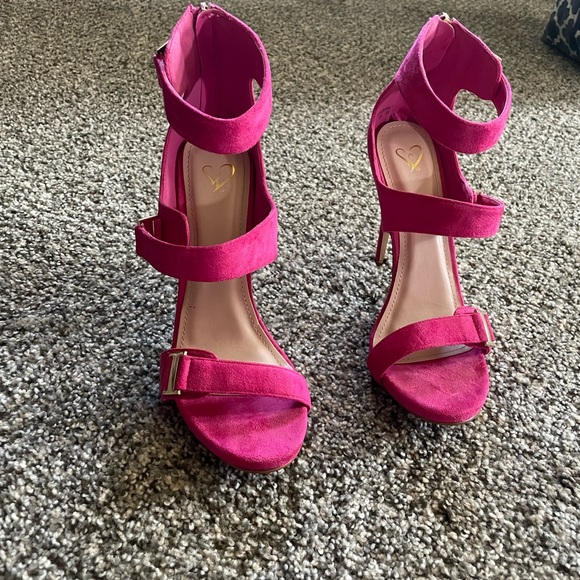 Pink stilettos - Picture 2 of 3